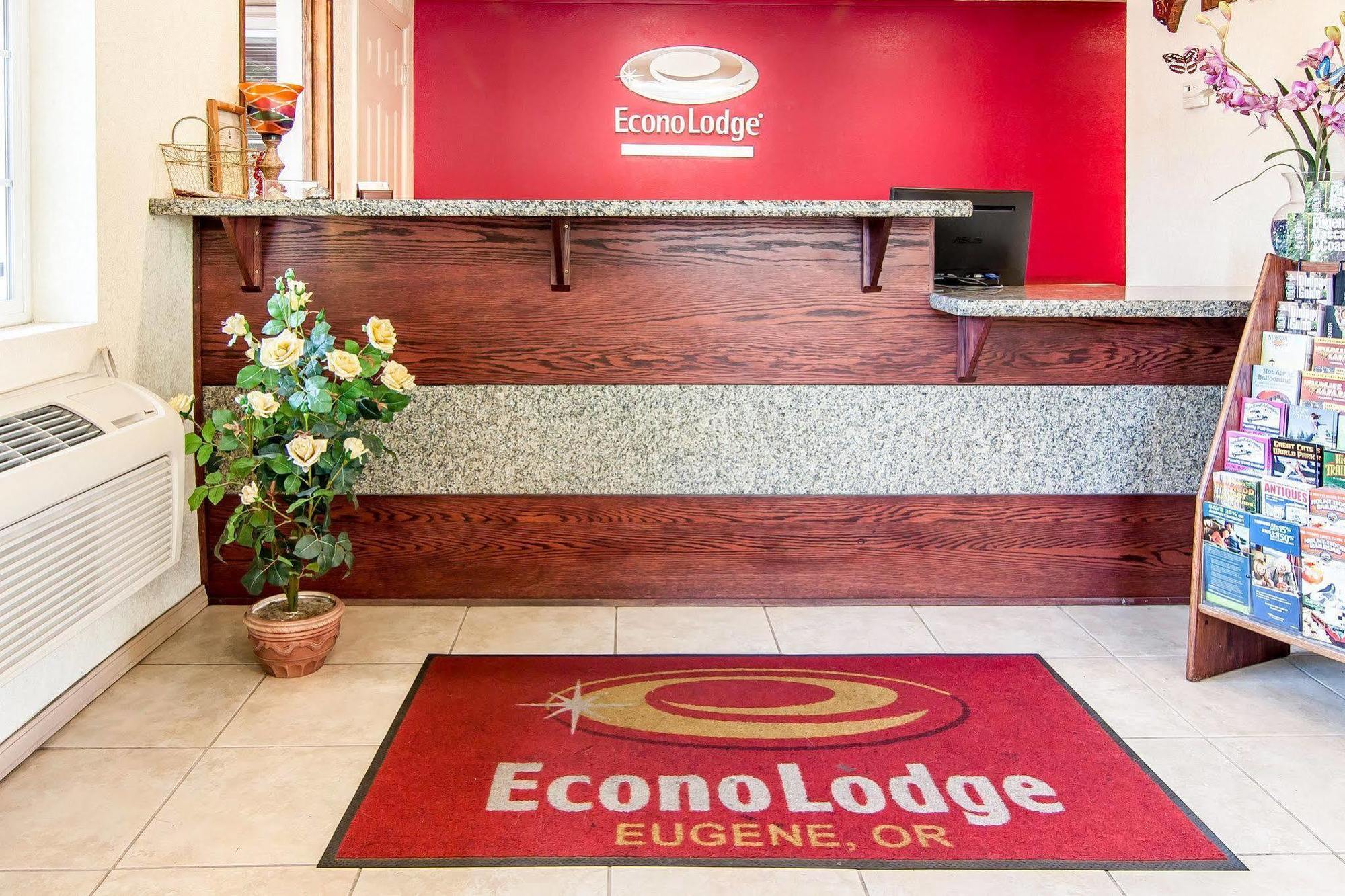 Econo Lodge Юджийн Екстериор снимка