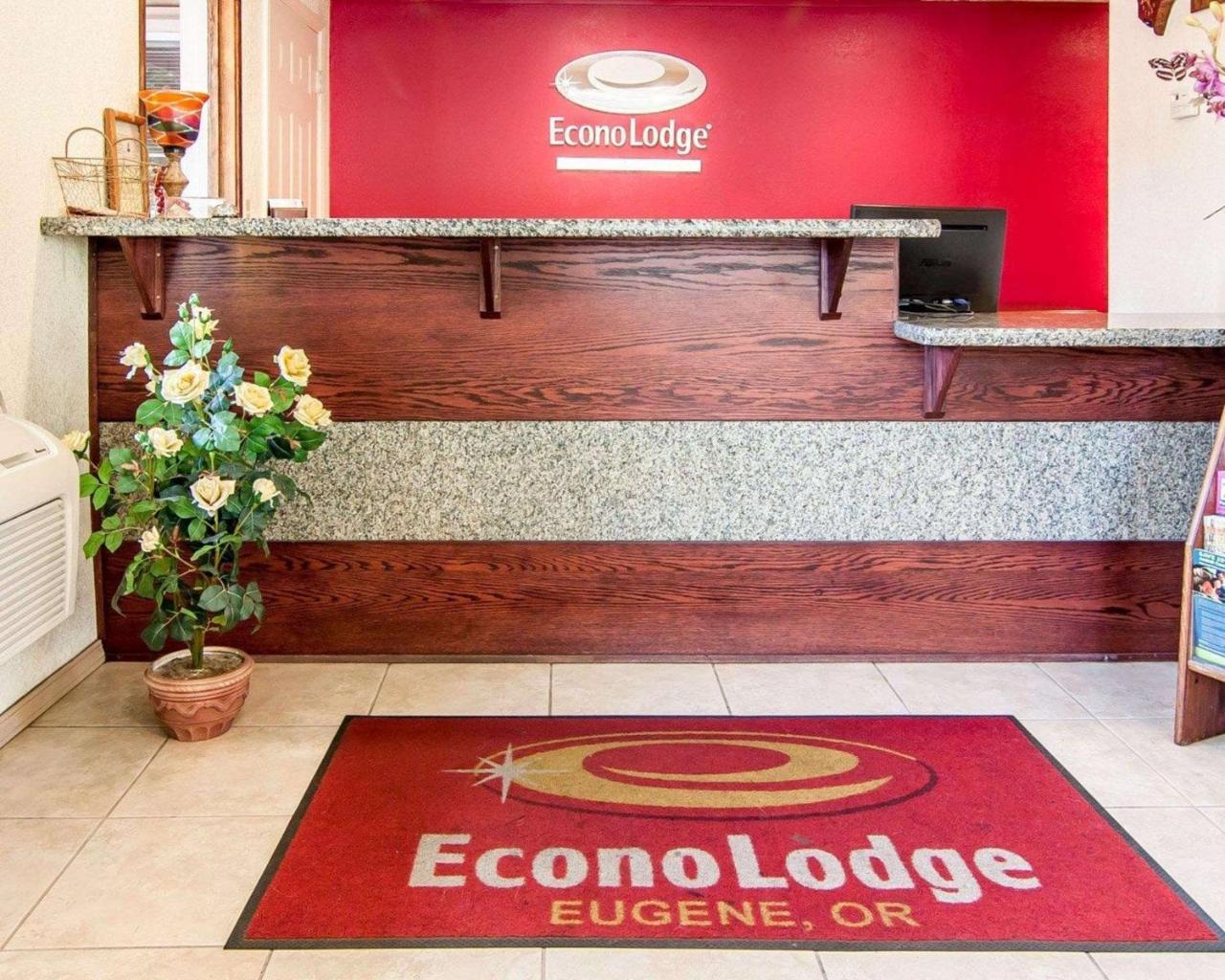 Econo Lodge Юджийн Екстериор снимка